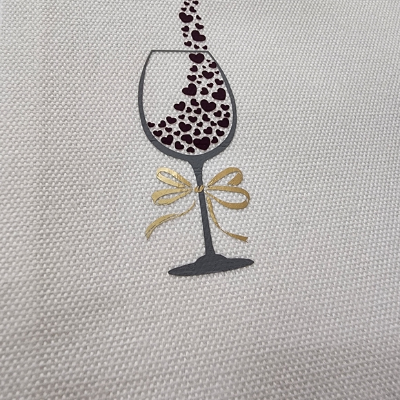 White Wine Bottle Gift Bag with Heart And Bow Ribbon Design - Picture 3 of 5